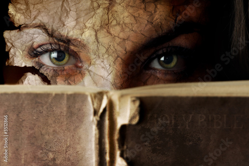 Foto: holy bible holy bible