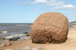 Foto: giant boulder giant boulder