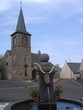 Fontaine devant une église