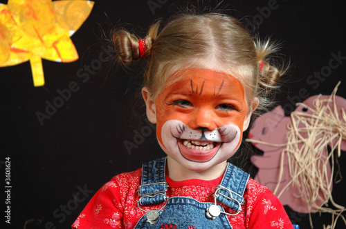 Foto: petite fille maquillée en renard petite fille maquillée en renard