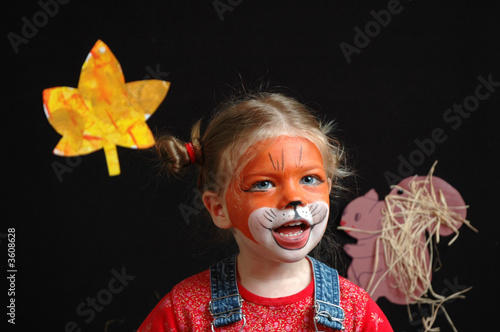Foto: petite fille maquillée en renard petite fille maquillée en renard