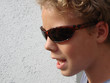 junge mit sonnebrille 03