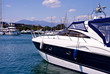 Un luxueux bateau sur la Côte d'Azur.