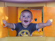 niño jugando niño jugando