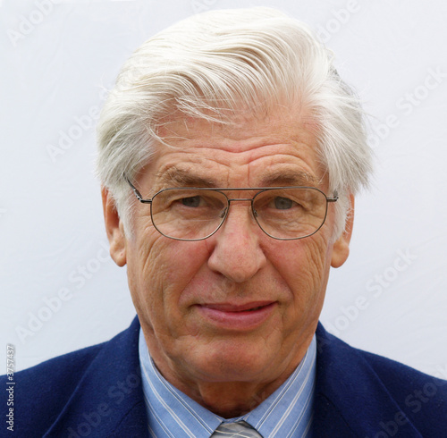 Foto: Portrait of a businessman for a passport or identity tag Portrait of a businessman for a passport or identity tag