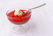Rote Grütze mit Gelee und Sahne 4