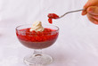 Rote Grütze mit Gelee und Sahne 6