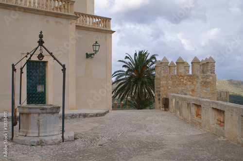 Monastère et ses remparts d'Arta aux Baléares