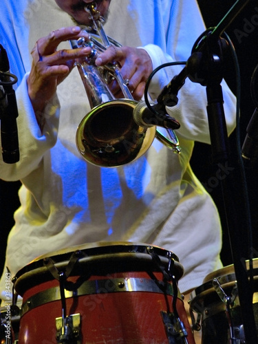 Photo: Musico de Jazz, Trompeta y congas. Musico de Jazz, Trompeta y congas.