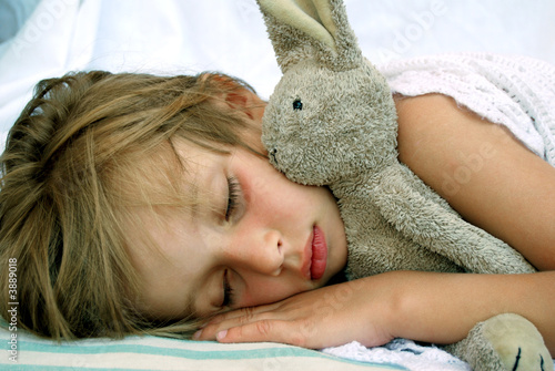 Foto: enfant au doudou enfant au doudou