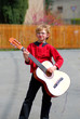 Cooler kleiner Gitarrist
