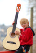 Kleiner Gitarrist