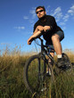Photo en ligne au meilleur prix Young man on bicycle resting