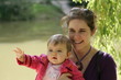 bébé promène avec maman