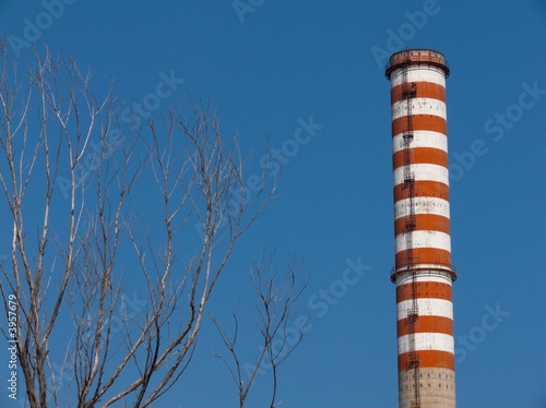 Photo: inquinamento industriale di una raffineria inquinamento industriale di una raffineria