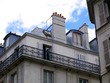 Balcon de fer au dernier étage sous les toits Balcon de fer au dernier étage sous les toits