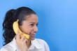 Foto: beautiful girl holding banana close her ear beautiful girl holding banana close her ear