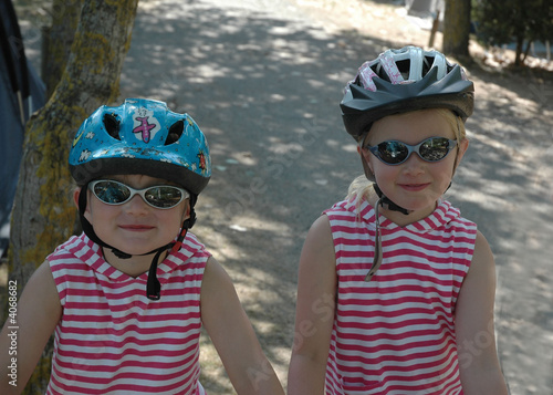 Cool girl cyclists Cool girl cyclists