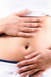 Bauch mit Händen