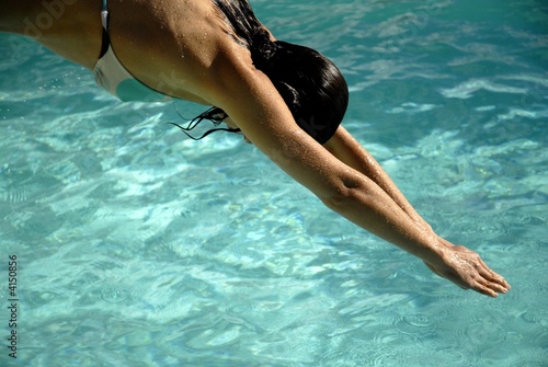 plongeon dans la piscine