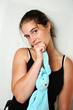 Jeune fille et peluche