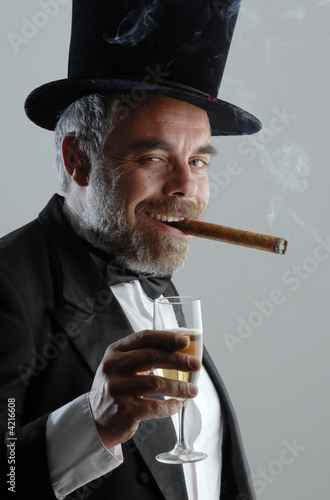 Foto: man with glass and cigar man with glass and cigar