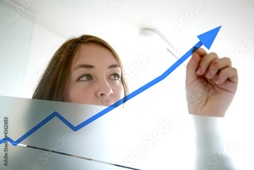 Foto: business woman - growth and success graph business woman - growth and success graph