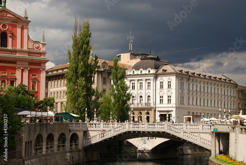 Vue de Ljubljana, sous un ciel d'orage