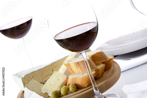 Photo: rotwein und käse rotwein und käse