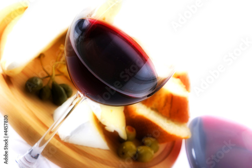 Photo: rotwein und käse rotwein und käse