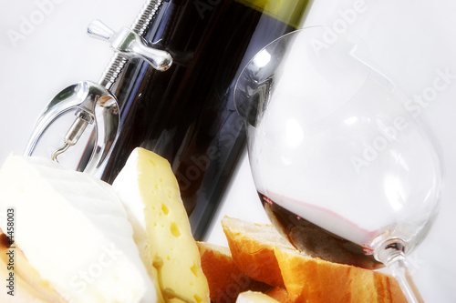 Photo: rotwein und käse rotwein und käse