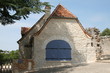 Casa con finestra blu