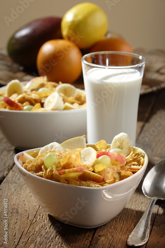Cornflakes mit Obst
