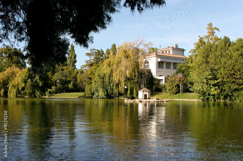 Maison perdue dans la nature Maison perdue dans la nature