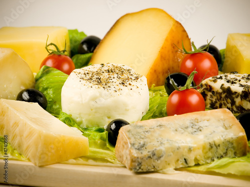 Photo: Quesos diferentes variedades - Different cheeses varieties Quesos diferentes variedades - Different cheeses varieties