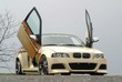 bmw en la niebla