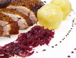 geröstete weihnachts gans mit knödel und rotkhol
