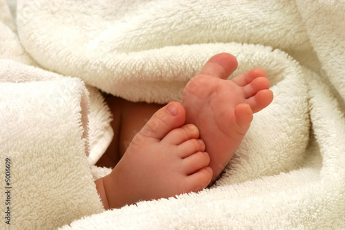 baby foots in towel