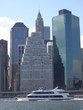 wolkenkratzer in new york mit  manhattan und yacht