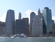 wolkenkratzer in new york mit manhattan und yacht