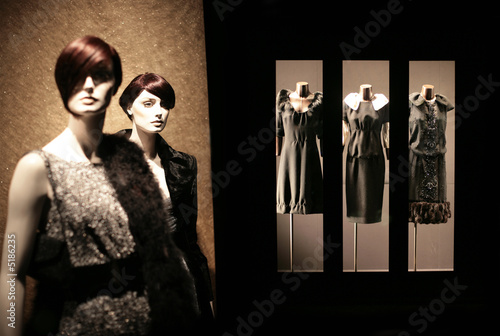 Photo: mode féminine, boutique et mannequins mode féminine, boutique et mannequins