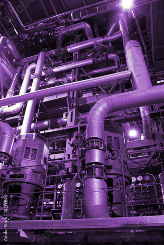Foto: An assortment of different size and shaped pipes at a power plan An assortment of different size and shaped pipes at a power plan