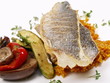 doradenfilet auf gebratenem gemüse