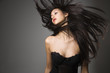 Foto: Woman flinging long hair. Woman flinging long hair.