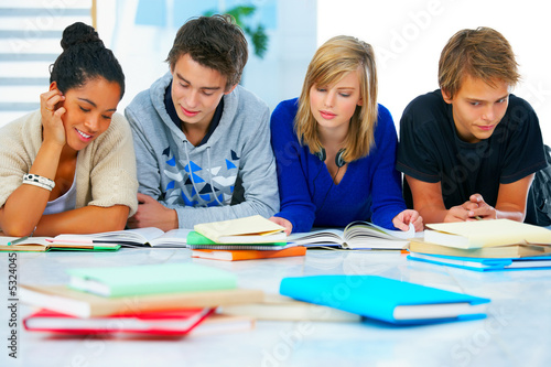Foto: Young high school students Young high school students