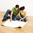 Foto: Couple reading blueprints. Couple reading blueprints.