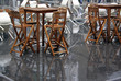 Strassencafe bei Regen
