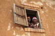 Foto: deux femmes à leur fenetre deux femmes à leur fenetre