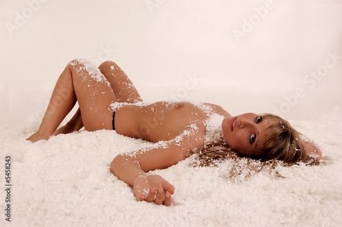 Photo: nackte frau im schnee nackte frau im schnee