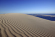 Dune sur fond bleu